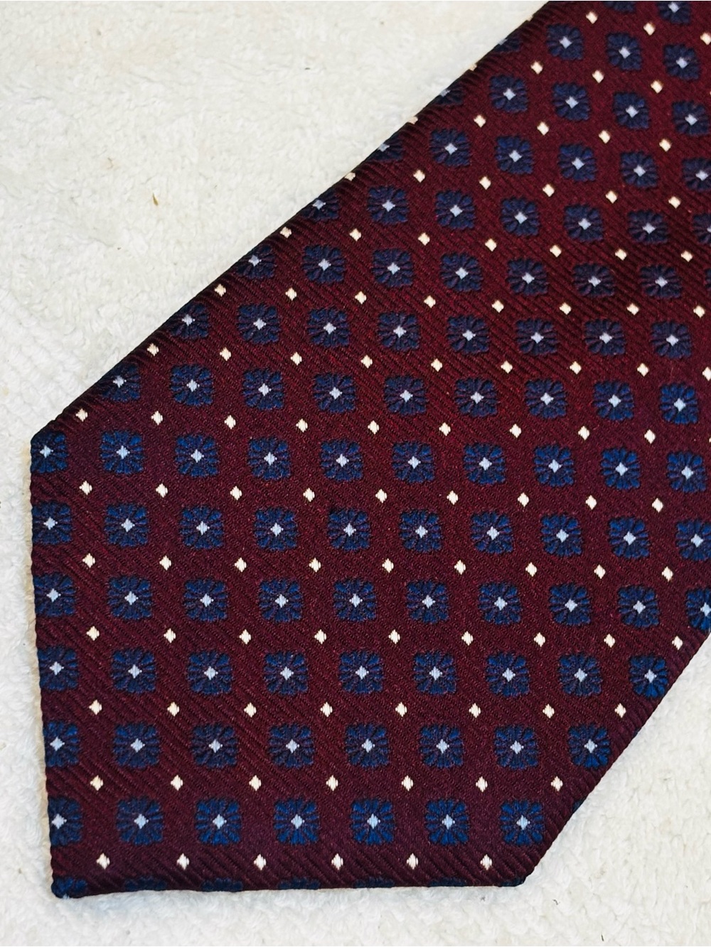 Brand New Stylish Tie By JoS A. Bank (Executive Collection)